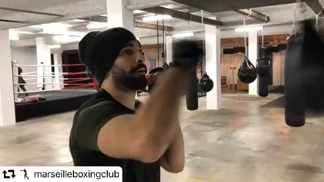 アディル・ラミのインスタグラム：「Vous m’avez tellement manqué 😍 🇫🇷, #frenchriviera , #PACA #MARSEILLE #sainttropez @jeanroch @polosttropez @marseilleboxingclub @lebarbierdemarseille #FREJUS #saintraphael #CANNES ... Proposez moi quelque chose 👇🏾👇🏾👇🏾👇🏾 #jeveuxprofiter 😅😅😅😇😘」