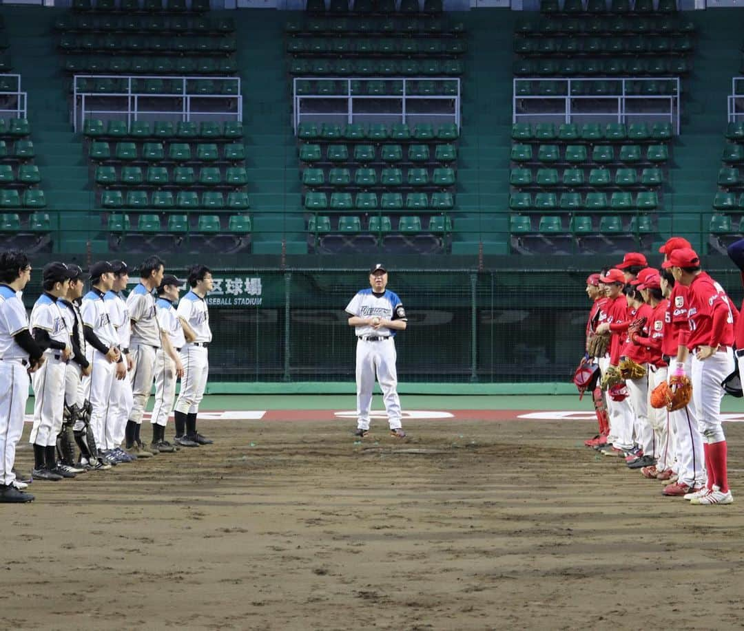 新丼貴浩さんのインスタグラム写真 - (新丼貴浩Instagram)「2ヶ月振りの野球です！  対戦相手のファイターズ様と試合前に合同練習を行い、誰一人ケガなく無事に最終回までプレー出来ました。  今まで当たり前だったことが当たり前で無くなり、悲しいこと・辛いことも多いと思いますが、みんなで好きなことが出来る日が少しずつ増えてきました。  まだまだ気を緩めず感染防止に努めながら、日常を取り戻せたら良いなと思います。  #広島東京カープ」6月1日 18時54分 - aradon_takahiro