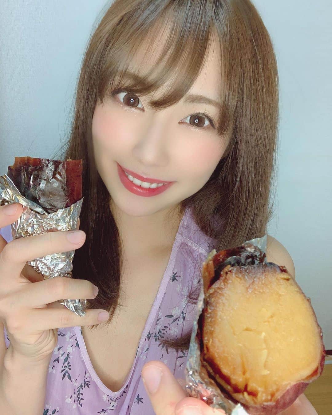 霧島聖子さんのインスタグラム写真 - (霧島聖子Instagram)「ロド芋おいしかった🍠❣️ 都内配達ありがとうございました(^ω^) #ロド芋 #やきいも #芋 #さつまいも #焼き芋 #MAZDA #ロードスター」6月1日 19時25分 - seiko_kirishima
