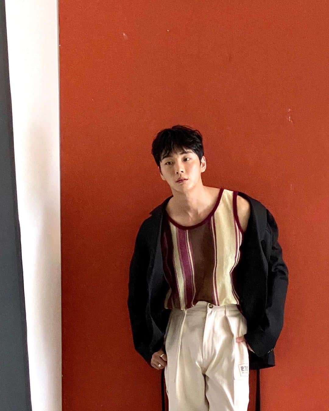 ユン・シユンさんのインスタグラム写真 - (ユン・シユンInstagram)「#넘사벽 ⠀ 넘사벽 클레스 화보가 또 나올 예정입니다🙊 이리 찍어도 굿👍 저리 찍어도 굿👍 @allurekorea ⠀ ⠀ #좋다좋아 #잘생겼다 #멋지다 #느낌좋고 #스타일좋고 #다좋다 #윤시윤 #YoonSiYoon #尹施允 #모아엔터테인먼트 #moa_ent」6月1日 19時46分 - moa_ent