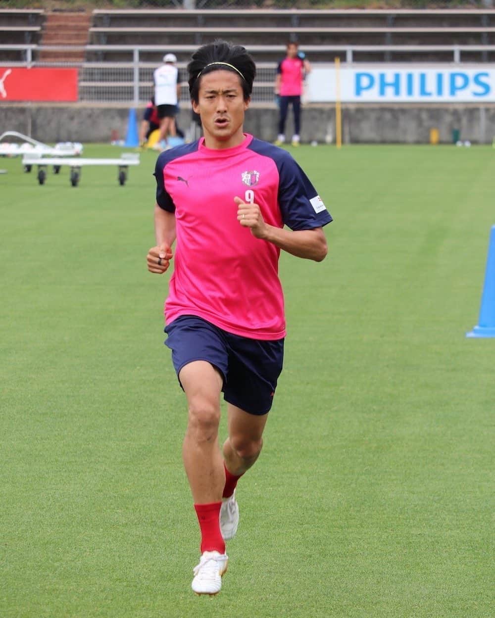 都倉賢のインスタグラム：「再開に向けて元気に走り出しました🏃‍♂️ まさに #返り咲きカウントダウン だね！！！ 目標に向かってみんなで力を合わせて頑張って行こう！！！」