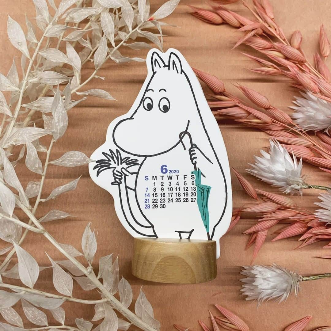 ムーミンさんのインスタグラム写真 - (ムーミンInstagram)「Welcome #June 🌸 🌺 🌼 🌸 Have a Moominous day!❤️ 🌸 #Moomin #monthlyimage #moominofficial #mymoomin #calendar」6月1日 19時55分 - moominofficial