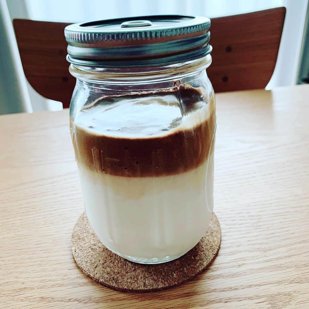 由規さんのインスタグラム写真 - (由規Instagram)「ダルゴナコーヒー作ってみた。 これ飲みながら映画をみる。 💪3150💪 #ダルゴナコーヒー  #至福の時 #3150」6月1日 19時51分 - yoshinori11sato