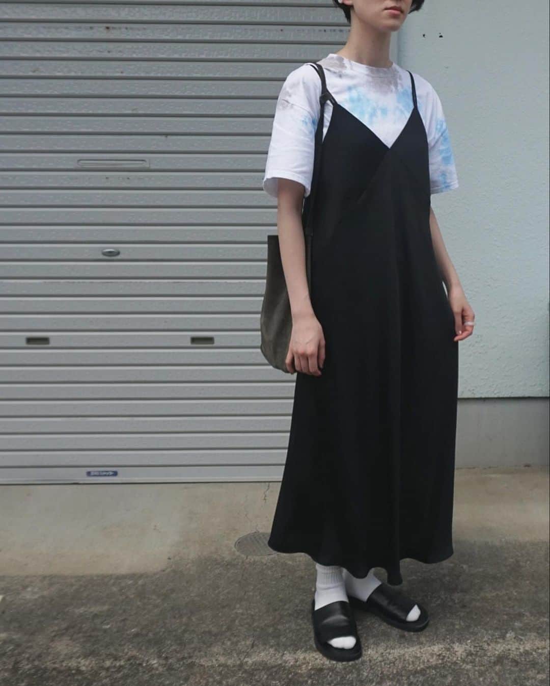 のインスタグラム：「🪐🦕🌚 . . . . . 分厚い靴下にサンダル、いつまでできるかな？🤔」