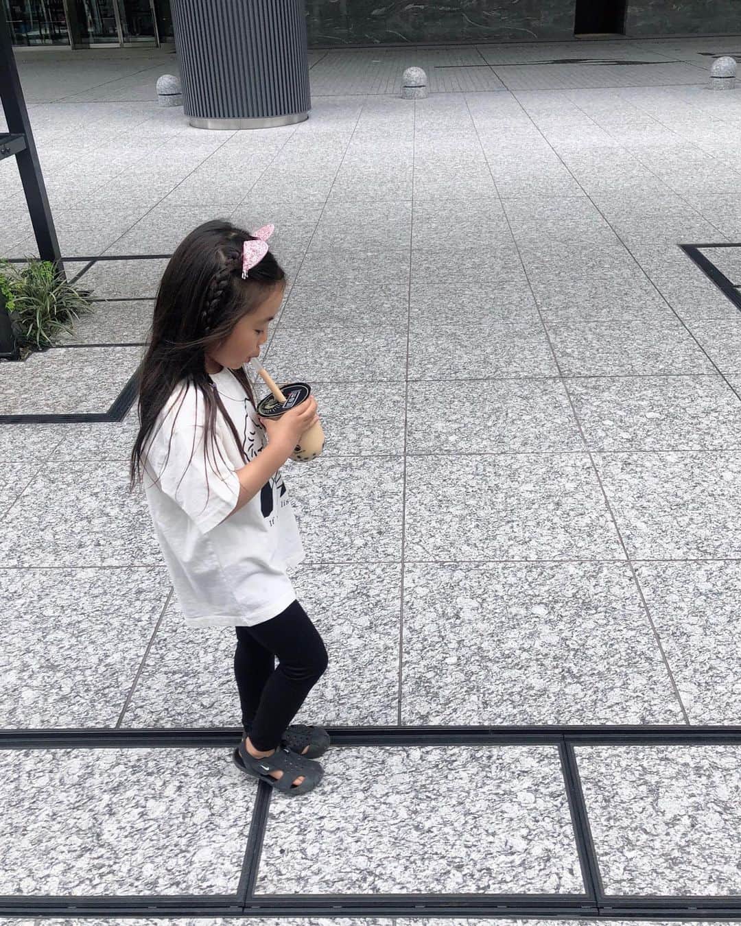小水彩さんのインスタグラム写真 - (小水彩Instagram)「ねこちゃん初タピオカ💗 . . . #キッズコーデ #4歳8ヶ月」6月1日 11時08分 - aya_iitoto