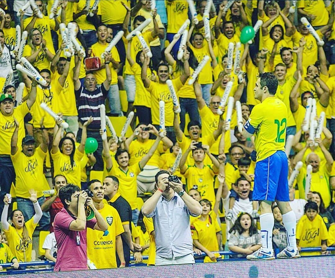 アレッサンドロ・ローザ・ヴィエイラのインスタグラム：「Que saudade de tudo isso e de todos vocês! #Vaipassar 🇧🇷 -  Boa semana a todos! ❤️」