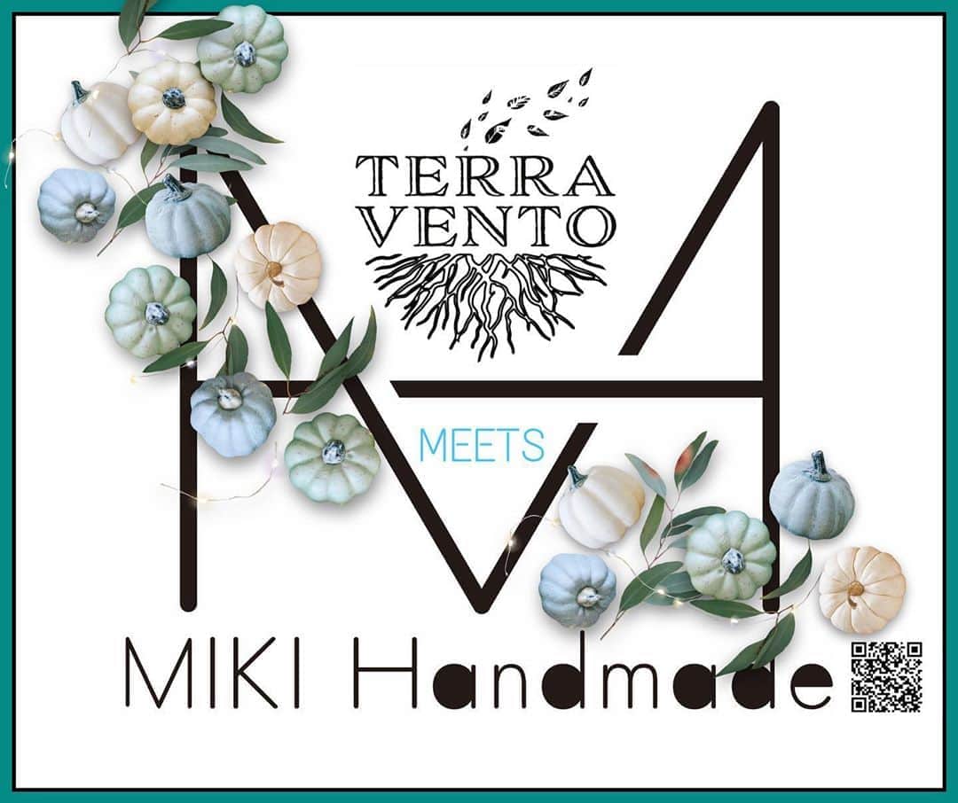 宮本美季のインスタグラム：「‪先月ファンクラブ限定で発売したMiki HandmadeとTerraVentoのコラボレーションのワイン、残り僅かですが本日から一般発売しまーす！カラバトファミリーで仲良しの　@chika.midori の旦那さん、アンジェロさんにご協力頂き実現したコラボ！TerraVentoのショップ会員にご登録頂き是非お買い求めください！‬ 手作りレースワインカバーはめっちゃ可愛いよ😍  データフライヤーの中にあるQRコードからTerraVentoのショップサイトにアクセス出来ます❤️ または  http://terravento.easy-myshop.jp/  こちらから💁‍♀️ #カラオケバトル  #terravento #mikihandmade #一般発売」