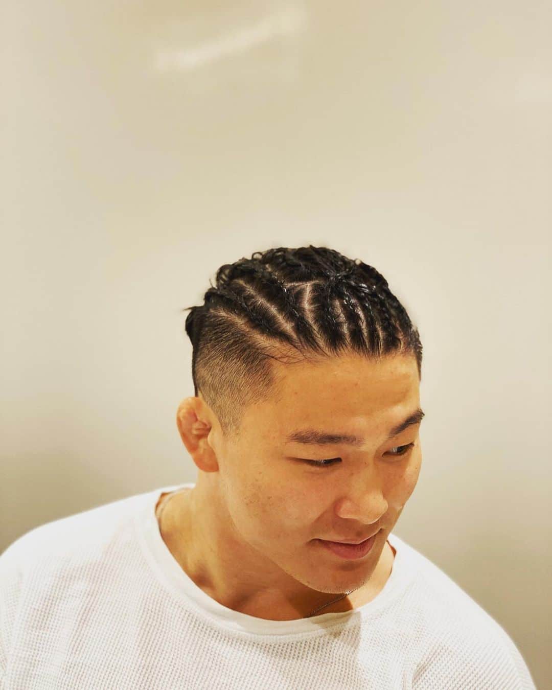 向翔一郎のインスタグラム：「久しぶりに魔が刺してコーンロウ😘 いつも楽しい時間をありがとうございます🙇🏻‍♂️ #dunhillbarber #dunhill  #3枚目の体育祭の女子高生感」