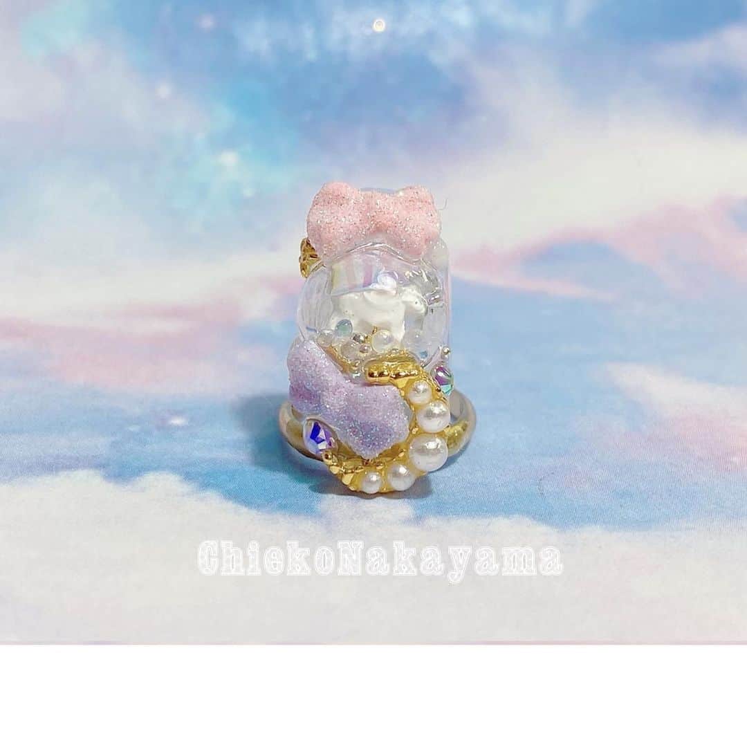 なかやまちえこのインスタグラム：「@stampnailring なかやまちえこ #ハンドメイド ネイルリング 6月の納品は3点です💍⠀⠀ 今回はアラカルト品として追加販売なしの一点のみの物となります😌🙏✨ ⠀ ご購入は @stampnailring  のプロフィールから販売サイトに飛んでいただくか、ストーリーから飛べます☺️☺️☺️⠀ ⠀ #リングネイル は指先に #リング をはめていただくのみの取り外し簡単に爪先のオシャレを楽しめる商品です✨⠀ #スタンピングネイルリング のアカウントのストーリーハイライトのところからショッピングサイトに飛べます！⠀ 全て一点のみのお造りとなりますので、よろしくお願い致します😌🙏🙏✨⠀ #nail #nails #nailart #ネイル #美甲 #ネイルアート  #japanesenailart #manucure #japanesenails #manicurist #gelnails #أظافر #네일아트 #vẽmóng #ngườiđẹp  #เพ้นท์เล็บ #искусствоногтя #artedeuñas #เพ้นท์เล็บเจล #ジェルネイルデザイン #ネイルデザイン #senikuku #nagelkunst #ゆめかわネイル #オーロラネイル #ゆめかわいい ⠀ ・意匠登録済（デザイン特許）STAMPNAIL ・実用新案登録済（使い方特許）STAMPNAIL」