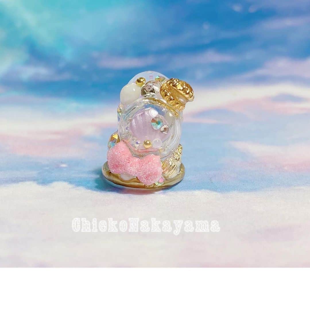 なかやまちえこのインスタグラム：「@stampnailring なかやまちえこ #ハンドメイド ネイルリング 6月の納品は3点です💍⠀⠀ 今回はアラカルト品として追加販売なしの一点のみの物となります😌🙏✨ ⠀ ご購入は @stampnailring  のプロフィールから販売サイトに飛んでいただくか、ストーリーから飛べます☺️☺️☺️⠀ ⠀ #リングネイル は指先に #リング をはめていただくのみの取り外し簡単に爪先のオシャレを楽しめる商品です✨⠀ #スタンピングネイルリング のアカウントのストーリーハイライトのところからショッピングサイトに飛べます！⠀ 全て一点のみのお造りとなりますので、よろしくお願い致します😌🙏🙏✨⠀ #nail #nails #nailart #ネイル #美甲 #ネイルアート  #japanesenailart #manucure #japanesenails #manicurist #gelnails #أظافر #네일아트 #vẽmóng #ngườiđẹp  #เพ้นท์เล็บ #искусствоногтя #artedeuñas #เพ้นท์เล็บเจล #ジェルネイルデザイン #ネイルデザイン #senikuku #nagelkunst #ゆめかわネイル #オーロラネイル #ゆめかわいい ⠀ ・意匠登録済（デザイン特許）STAMPNAIL ・実用新案登録済（使い方特許）STAMPNAIL」