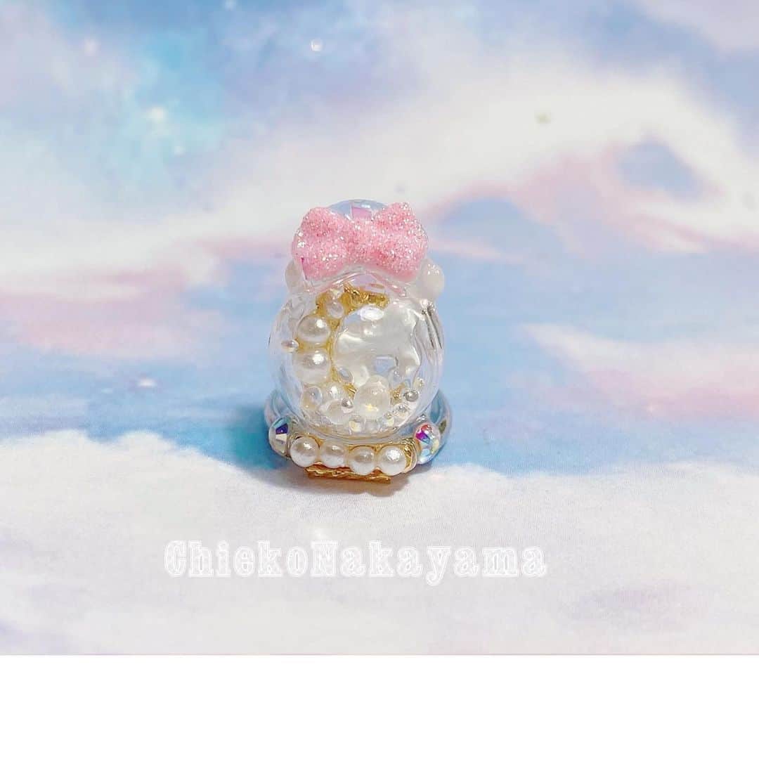 なかやまちえこのインスタグラム：「@stampnailring なかやまちえこ #ハンドメイド ネイルリング 6月の納品は3点です💍⠀⠀ 今回はアラカルト品として追加販売なしの一点のみの物となります😌🙏✨ ⠀ ご購入は @stampnailring  のプロフィールから販売サイトに飛んでいただくか、ストーリーから飛べます☺️☺️☺️⠀ ⠀ #リングネイル は指先に #リング をはめていただくのみの取り外し簡単に爪先のオシャレを楽しめる商品です✨⠀ #スタンピングネイルリング のアカウントのストーリーハイライトのところからショッピングサイトに飛べます！⠀ 全て一点のみのお造りとなりますので、よろしくお願い致します😌🙏🙏✨⠀ #nail #nails #nailart #ネイル #美甲 #ネイルアート  #japanesenailart #manucure #japanesenails #manicurist #gelnails #أظافر #네일아트 #vẽmóng #ngườiđẹp  #เพ้นท์เล็บ #искусствоногтя #artedeuñas #เพ้นท์เล็บเจล #ジェルネイルデザイン #ネイルデザイン #senikuku #nagelkunst #ゆめかわネイル #オーロラネイル #ゆめかわいい ⠀ ・意匠登録済（デザイン特許）STAMPNAIL ・実用新案登録済（使い方特許）STAMPNAIL」