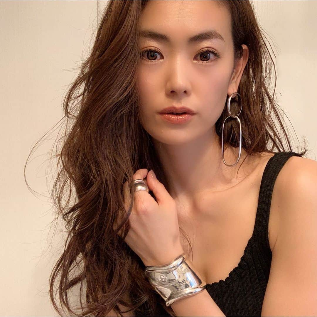 葛岡碧さんのインスタグラム写真 - (葛岡碧Instagram)「Silver 🪐 ・ self hair&make my fashion ・ ・ #midorikuzuoka #葛岡碧」6月1日 11時53分 - midori_kuzuoka