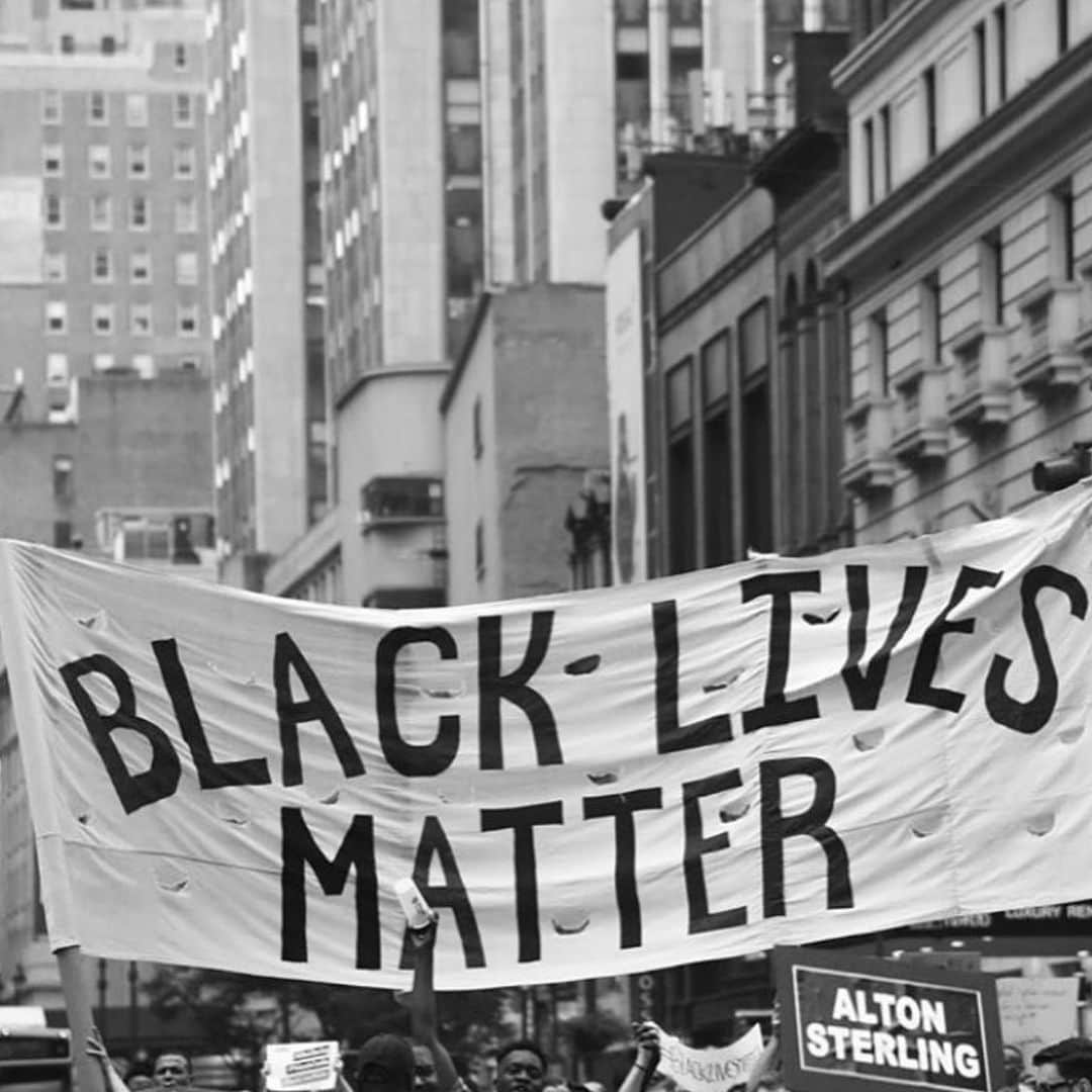 キルスティン・ダンストのインスタグラム：「#blacklivesmatter #icantbreathe」