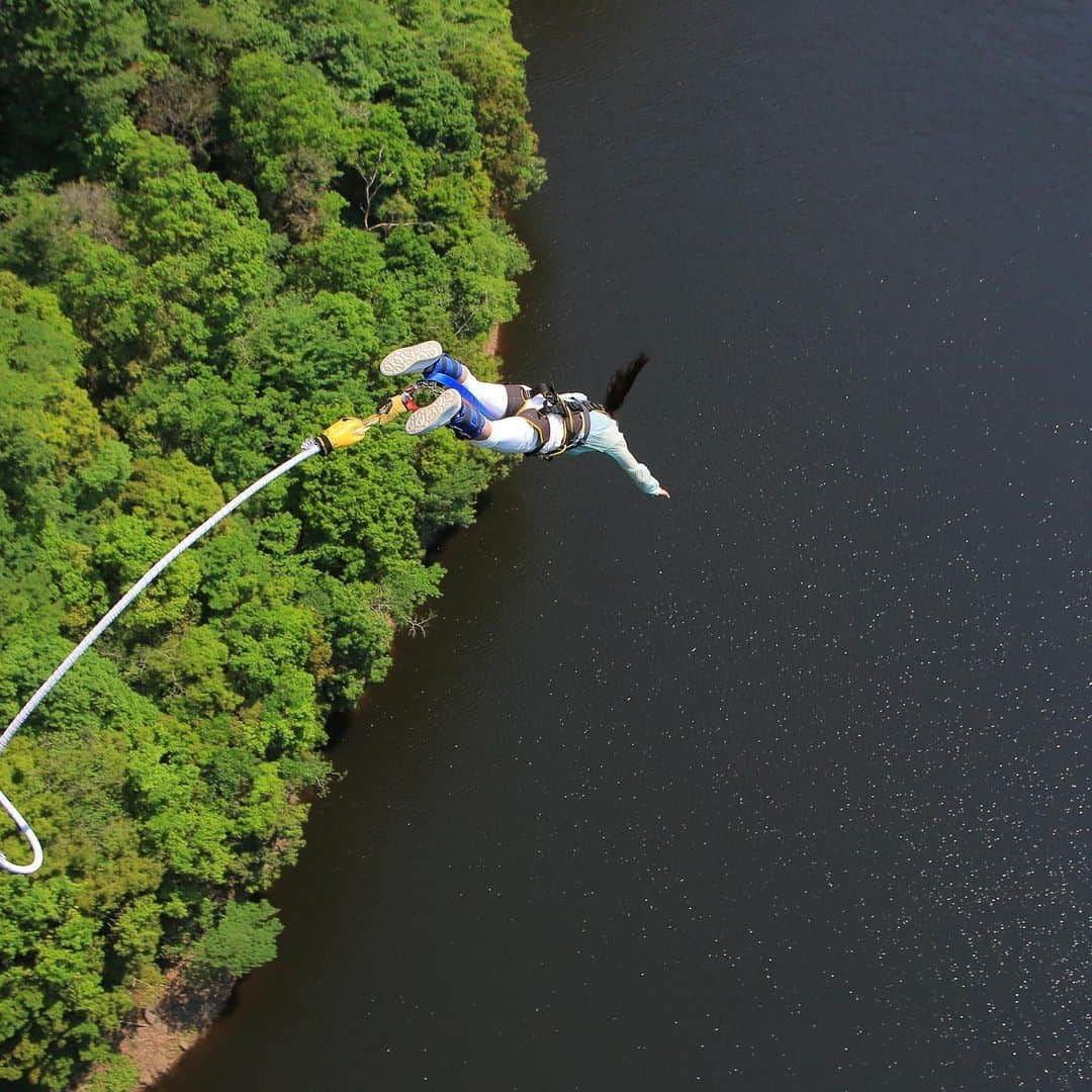 野口啓代さんのインスタグラム写真 - (野口啓代Instagram)「BUNGY JUMP!!!🎢 My birthday challenge is most highest BUNGY JUMP(100m over!) in Japan. That was amasing!!! I love this kind of scream challenge😂😱🤪* * * 茨城県内にある竜神大吊橋でバンジージャンプに挑戦🐉💨竜神バンジーは、高さ100mを超える日本一高いバンジージャンプなのです‼️ずっとやってみたかったけどなかなか踏ん切りがつかなかったので、誕生日に度胸試し😂💣* * 最初自分で飛ぶ瞬間は怖かったけど、とにかく楽しかった🤪💫次は後ろ向きで背中から飛びたかったけど、予約がいっぱいで断念…ジェットコースターとかフリーフォールとはまた違う感覚。これはハマりそうだなぁ〜またやりたい😜❤️* * 興味ある方、オススメです🤙🏻* みなさん是非茨城へ🚗💨(PR大使🎖)* * 動画も撮影したので お楽しみに🎥 * #竜神大吊橋  #竜神バンジー  #茨城県 #常陸太田市  #バンジージャンプ #バンジージャンプ初体験  #誕生日バンジー」6月1日 12時16分 - noguchi_akiyo