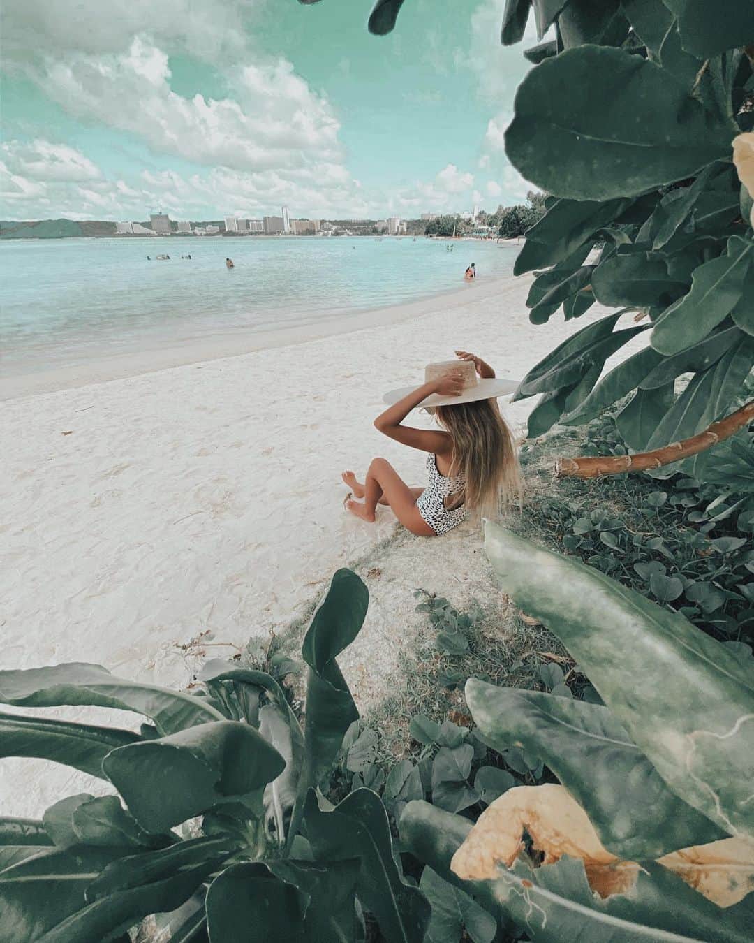 ユミ さんのインスタグラム写真 - (ユミ Instagram)「Chill in the Paradise Beach 🌊🌵 #monday」6月1日 12時35分 - yuminchu1029