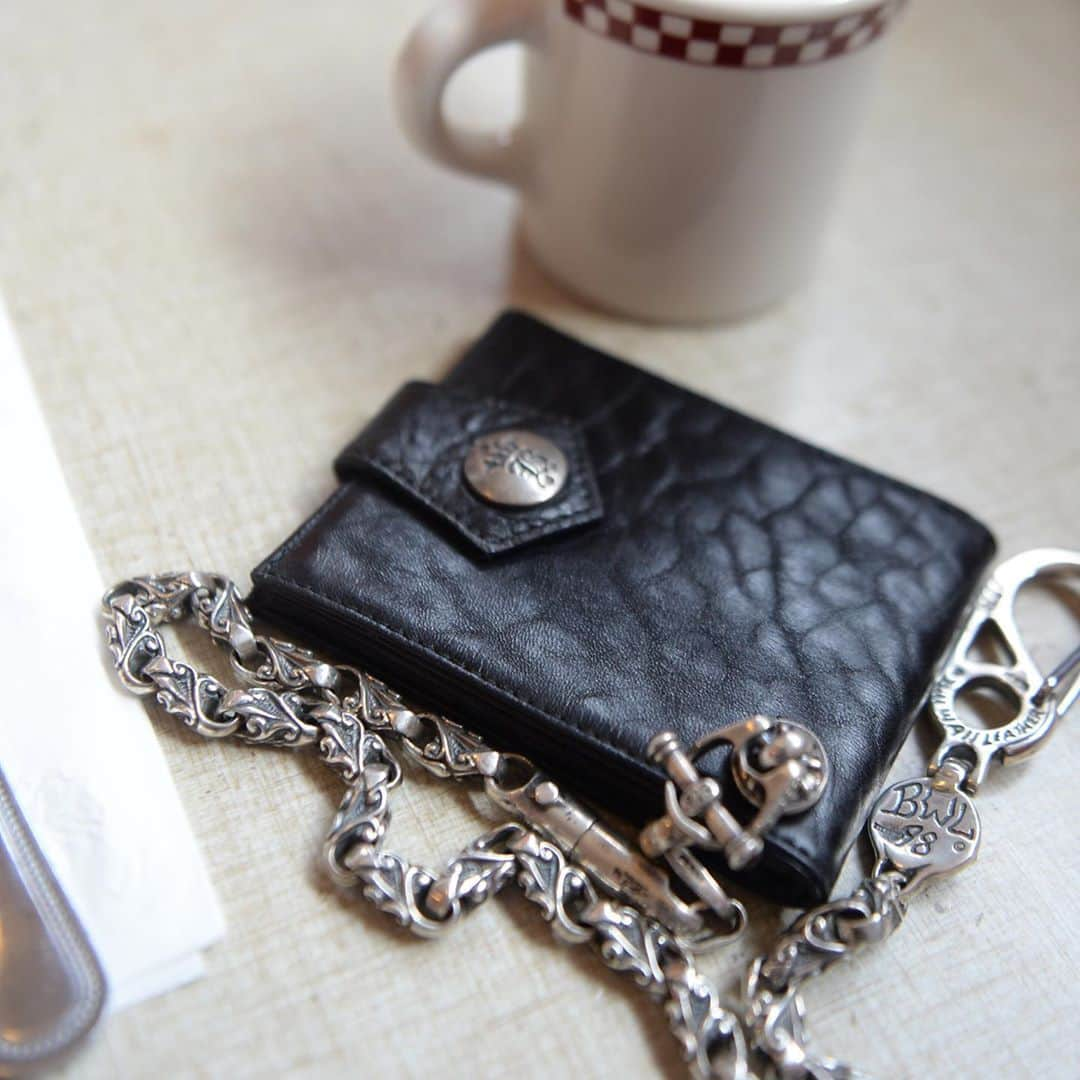 Bill Wall Leather × BEAMSさんのインスタグラム写真 - (Bill Wall Leather × BEAMSInstagram)「【Wallet Chain】WC619【Wallet】W924 Horse Leather Billfold with B-Crown Button / *New design __________ 【Information】The official website images for <Bill Wall Leather x BEAMS> have been updated. Please view them at the following URL web address. （Images & Product Site）⇨ http://www.beams.co.jp/special/billwallleather/ （Special Content ）⇨ https://www.beams.co.jp/special/billwallleather/features/2020summer/ （BEAMS Official Site）⇨ http://www.beams.co.jp/billwallleather/ #billwallleather #beams #billwallleather_2020_summer」6月1日 12時40分 - billwallleather_beams