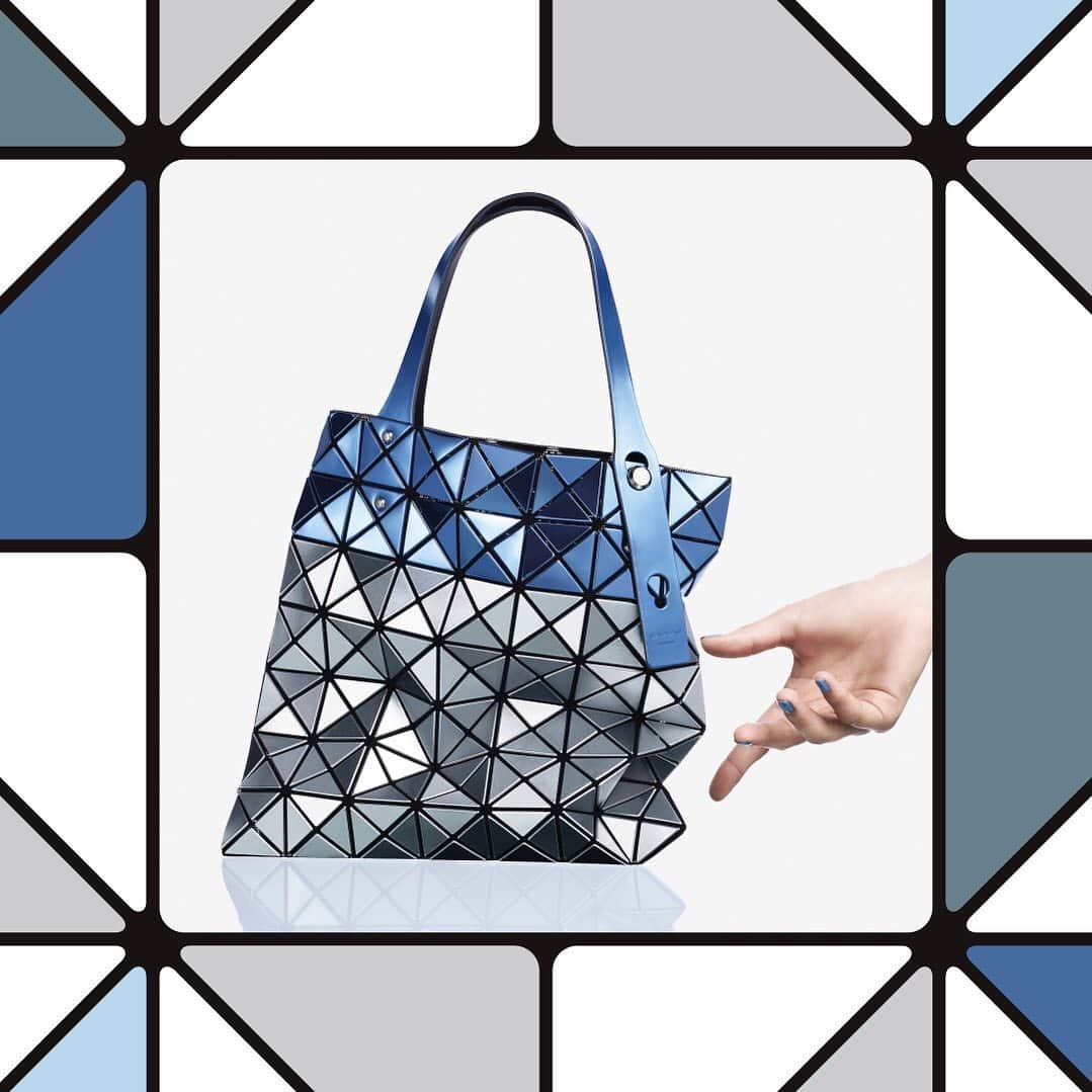 BAO BAO ISSEY MIYAKE Official Instagram accountさんのインスタグラム写真 - (BAO BAO ISSEY MIYAKE Official Instagram accountInstagram)「BAO BAO ISSEY MIYAKEブランド公式サイトにてオンライン販売がスタート。 プチサイズのバッグや、爽やかなカラーのバッグなどバリエーション豊富に取り揃えています。 ※商品の配送先は日本国内のみとさせていただきます。  Online sales will start on the BAO BAO ISSEY MIYAKE official website!  We will have a wide variety of items, including petit and colorful bags. ※Merchandise will only be delivered domestically, within Japan.  #baobaoisseymiyake #baobao #isseymiyake #aw20 #onlinestore #baobaoisseymiyakeonlinestore」6月1日 13時01分 - baobaoisseymiyake_official