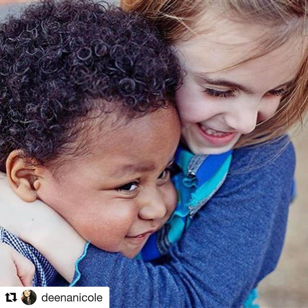 ニコール・ ポリッツィのインスタグラム：「Amen, my meatball🙏🏽 #repost @deenanicole ・・・ It is not the time to be quietly non-racist .. Now is the time to be vocally anti-racist 🖤🤍」