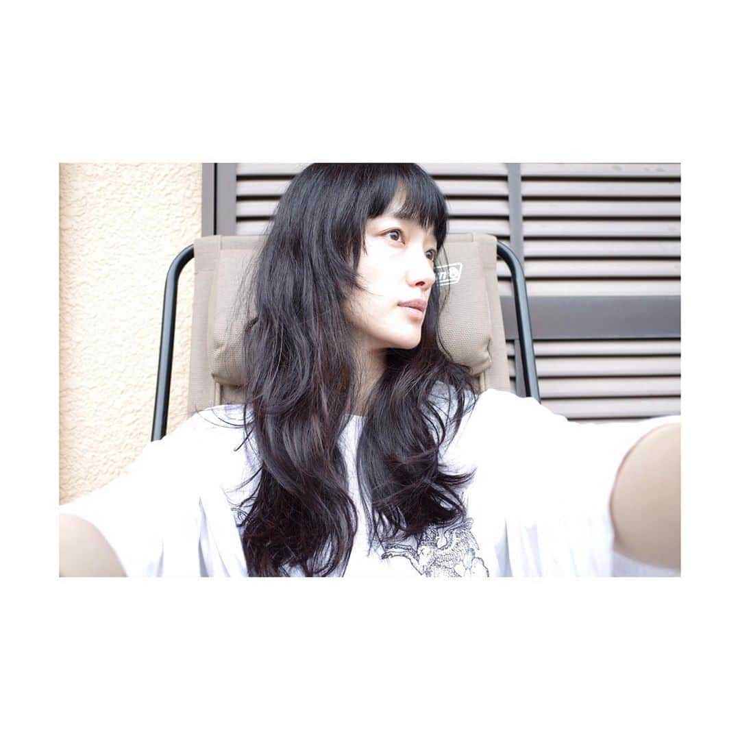 入山法子さんのインスタグラム写真 - (入山法子Instagram)「6月ですね！🙋‍♀️ 静かな雨は好きです。 先日、3ヶ月ぶりに美容院へ行ってきました。髪も喜んでおります。 わたしたちの好きだった風景を取り戻したいと前を向きつつ。 皆さまも、引き続き、どうかご安全に🍋🌟」6月1日 13時14分 - iriyamanoriko_official