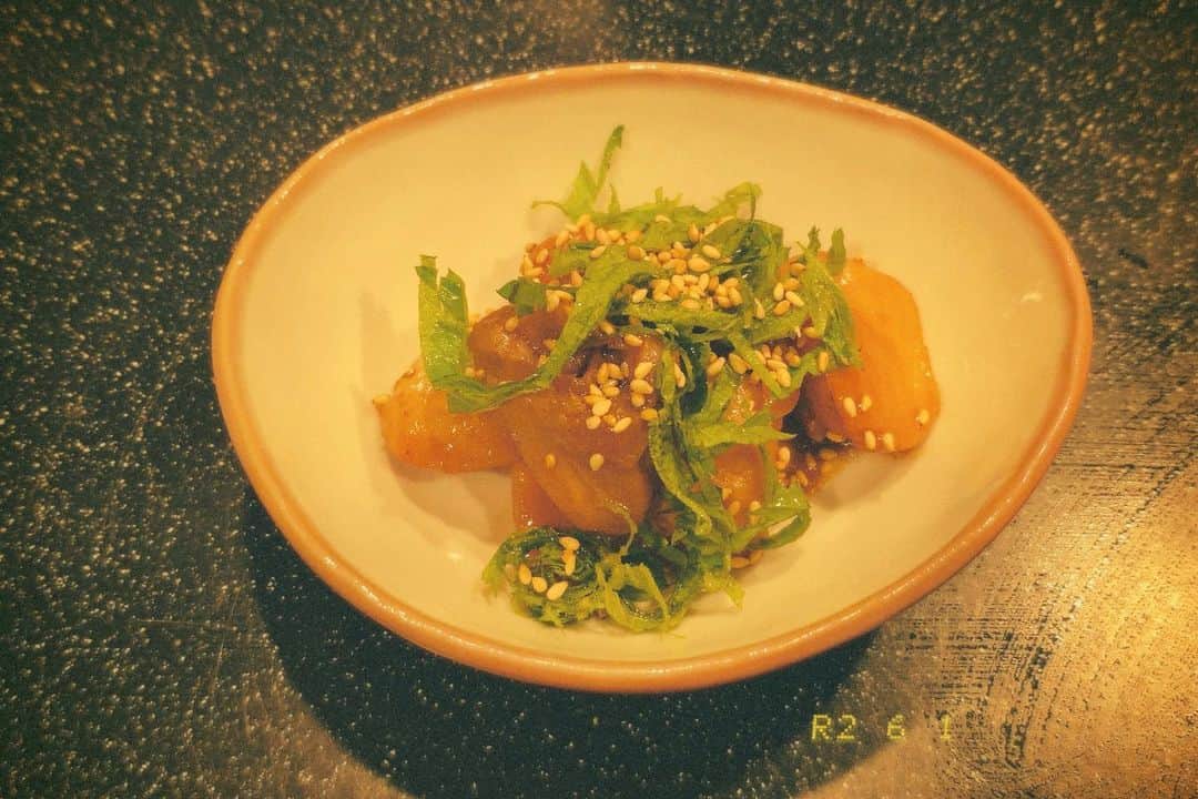 杉原由規奈さんのインスタグラム写真 - (杉原由規奈Instagram)「里芋と鶏肉の煮物。ナスとトマトのマリネを朝からコトコト。トントン！！ 明日から外出が増えそうなので作り置きです。ちょこちょこ食べよーっと #ゆきな食堂」6月1日 13時26分 - yukina.sp