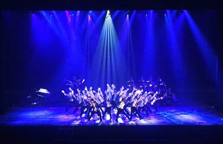 大澄賢也のインスタグラム：「シアターdanceクラス閉講のお知らせ‼️ マリアートdanceスタジオで約6年間シアターdanceクラスを教えてきましたが、5月末で閉講にすることにしましたーマリアートスタジオの主催者の松本真理さんはじめスタッフの方々、そして何よりも自分のクラスを受けに来てくれた生徒の皆、本当に長い間お世話になり、有り難う御座いました。 教える伝える立場の自分が皆さんから逆に沢山教えられましたー この経験は大切な宝物、財産です。 一旦区切りにはなりますが、踊りについて自分が学んだ経験や技術、表現を教え伝える事は自分にとっての使命だと思っています。 これは終わりではなく始まりー 新たな自分、場所を求めての改革です。チャレンジは終わらない。 また新たな報告ができると信じています。  今は大変な時期ですが、演劇、DANCE の力を信じ、 日々やれることをやりたいと思います。  http://www.mariart.net/」