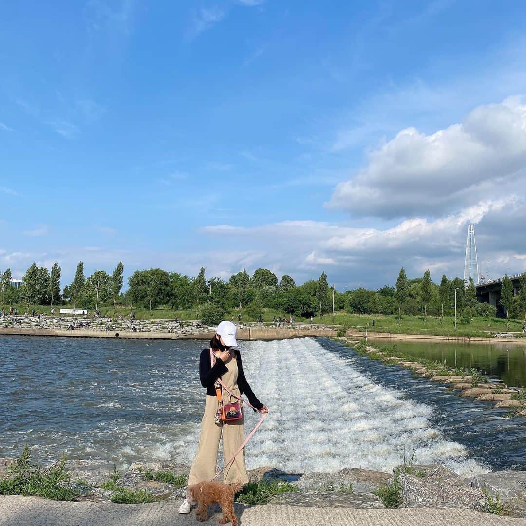 ユナのインスタグラム：「_🌼🌲🐾🐶」
