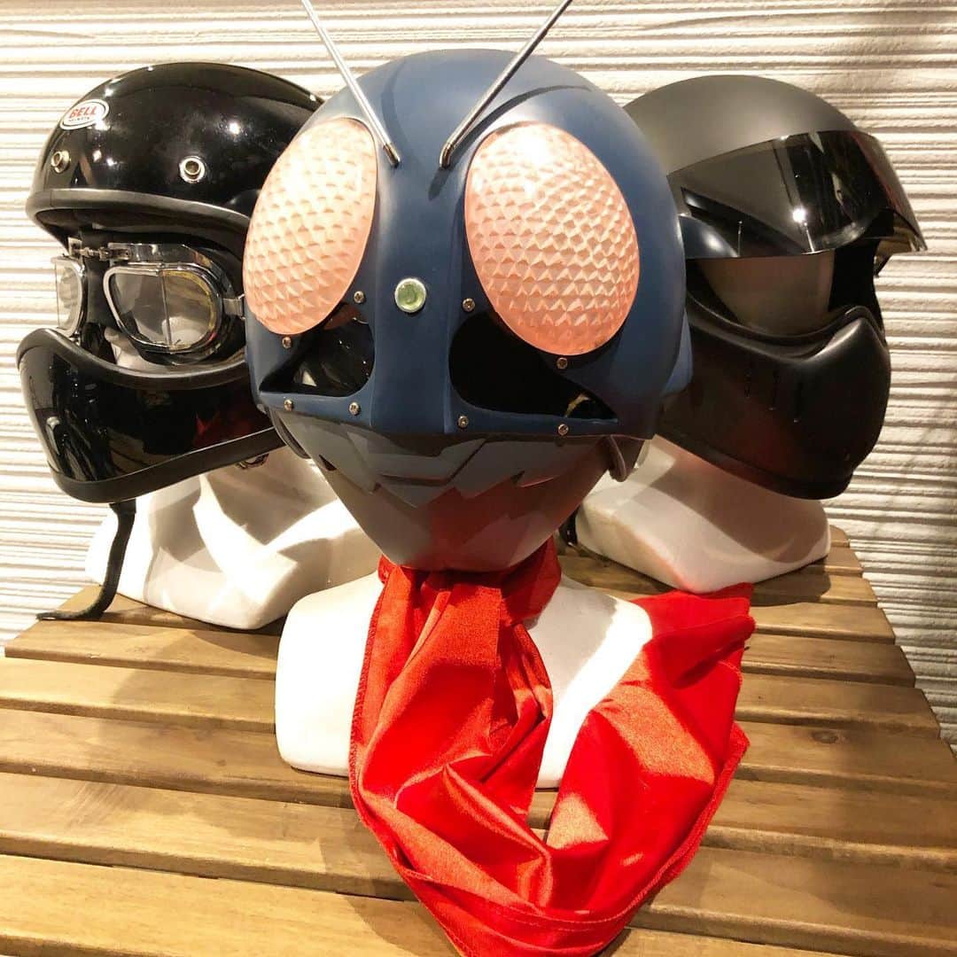 KIYOさんのインスタグラム写真 - (KIYOInstagram)「たまにはヘルメットの手入れでもするか。 #toystagram #lifesizemask #anime #manga #otaku #cosplay #motorcyclehelmet #cooljapan #madmax #tokusatsu #仮面ライダー旧1号 #レプリカマスク #ストームトルーパー #仮面ライダー #昭和ライダー #ガレージライフ」6月1日 20時16分 - kiriko009