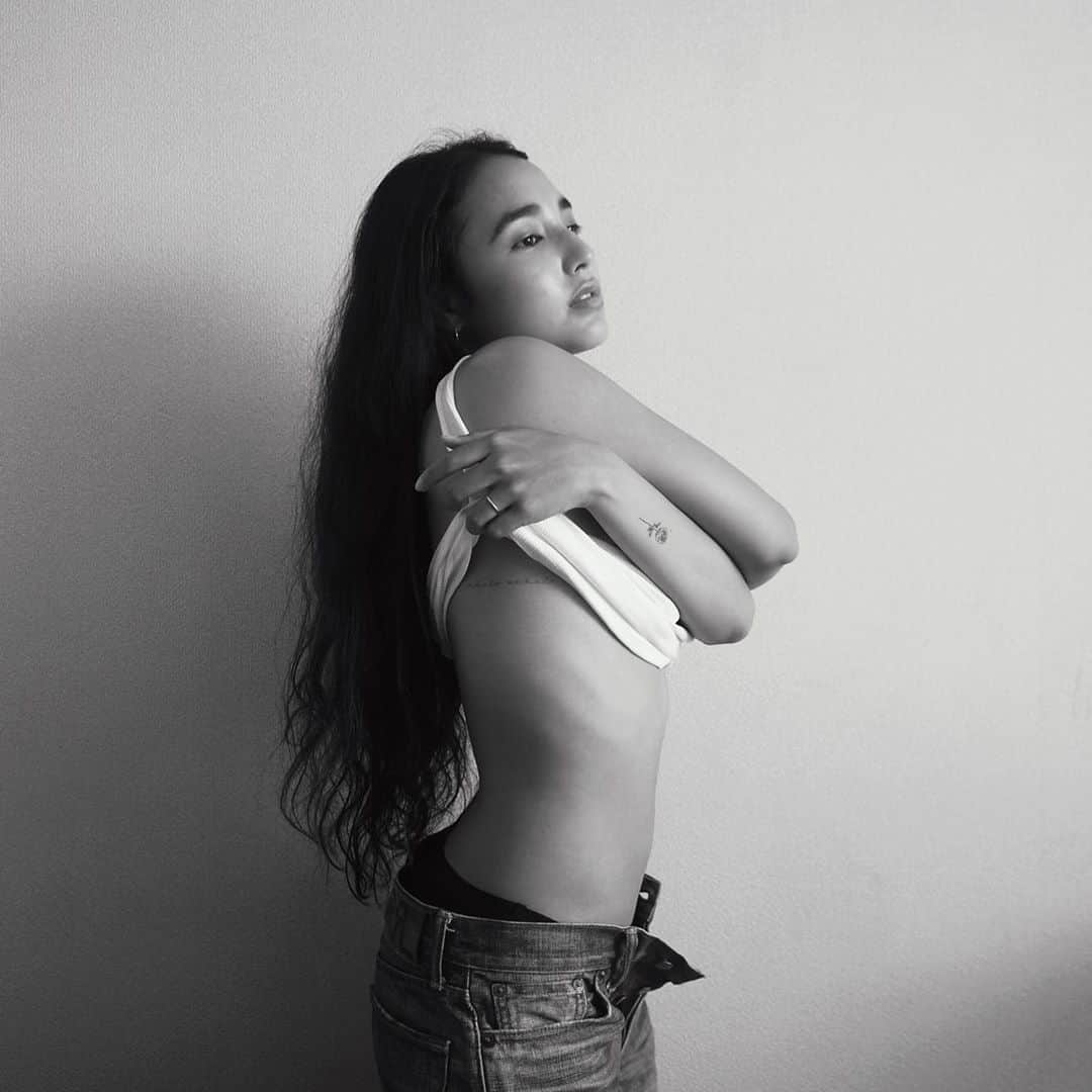 大橋リナのインスタグラム：「@inkbox_japan 🌹  ファッション感覚で楽しめる。 2 weeks tattoo😜」