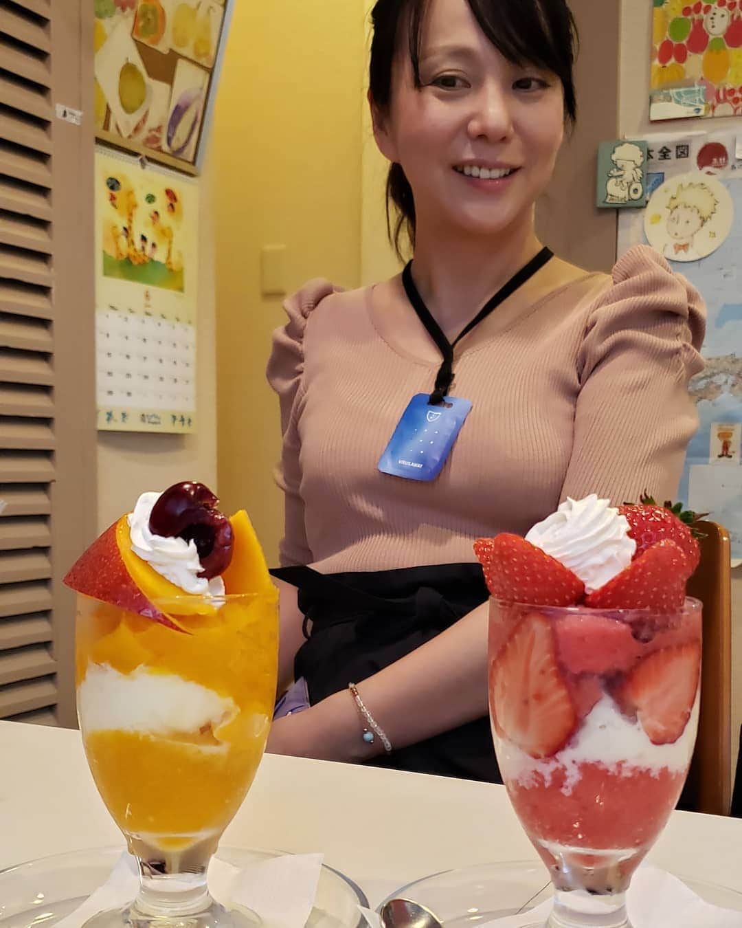 梅田陽子さんのインスタグラム写真 - (梅田陽子Instagram)「同業でいつも仲良くさせていただいているれいかさんと老舗フルーツ店。 パフェにサンドイッチに。あぁどれもこれもおいしい。パフェのシャーベットはマスター手作りで甘味もさっぱり美味👍 優しいマスターとお店のお姉さん方に癒されました。 さぁ、６月頑張って進もう‼️. . . #フクナガフルーツパーラー #フクナガ #四谷三丁目#四谷三丁目カフェ#アボカド#アボカドサンドイッチ #苺パフェ#マンゴーパフェ #いつもは行列店#お一日参り #田井れい花 #梅田陽子#アナウンサー#キャスター」6月1日 15時00分 - yokoumeda