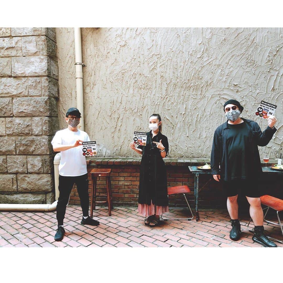azumiのインスタグラム：「本日20時から、悪友たちのこの番組におうちから生出演しまーす📞　先日のDJ配信も最高でしたね。今日は普段のゆるい会話をお楽しみくださいw  #wyolica  #社長デカイ #Repost @djkawasaki ・・・ 6月1日（月）20時はMAGNETiC RADIO🎧  みなさんこんにちは。まだ油断はできない状況ではありますが、緊急事態宣言も解除され、少しずつ日常が戻りつつある今日この頃。いかがお過ごしでしょうか？  このステイホーム中は日々楽曲制作に明け暮れていた僕ですが、いよいよこの夏にみなさんに新曲をお届けできそうです☀️ さて前回好評いただいたMUSERでのライブストリーミング「MAGNETiC RADIO」おかげさまで2回目の放送が決定しました！ https://muser.link/  今回は平日の夜、トークを中心に2人の少しゆるめな2時間をお送りしたいと思います。さて、なにを話そうかな🤔  トーク中のBGM DJはMAGNETiCのレジデント、TAICHI ISOZAKIが駆けつけてくれます。トークの合間にはB2Bもあります。多分。笑  今回も"YELL”を送ってくれた方にはオリジナルのTシャツやトートバック、パーカー、ステッカーシートをご用意しています🙌🏻 仕事のBGMに、食事をしながら、家族と一緒に、夜風を浴びながらお酒片手に……🍷 今回も日本各地のみなさんが、それぞれ自由なスタイルで僕らと楽しい時間を共有してくれたらいいな〜と思っています。どうぞお楽しみに！」