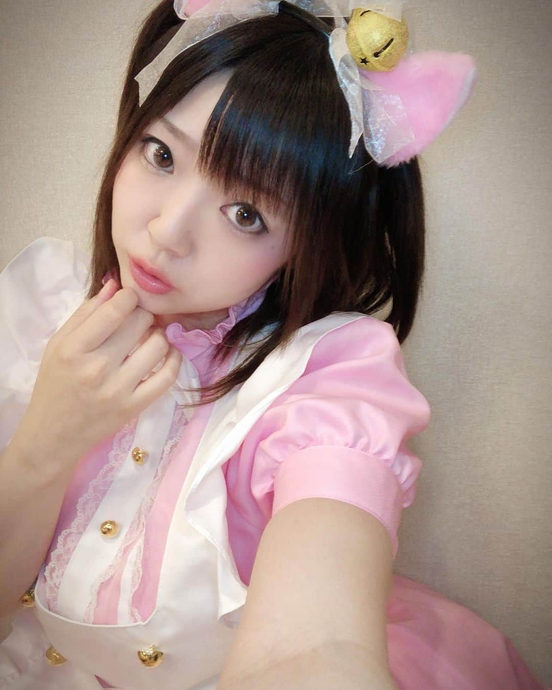 音羽莉夢のインスタグラム：「6月もよろしくね(っ'-')╮=͟͟͞♡ #童顔ロリ巨乳 #合法ロリ #ロリコンホイホイ #撮影会モデル #音羽莉夢 #アミックエンターテインメント  #グラドル自画撮り部 #グラドル #メイド服 #ツインテール」