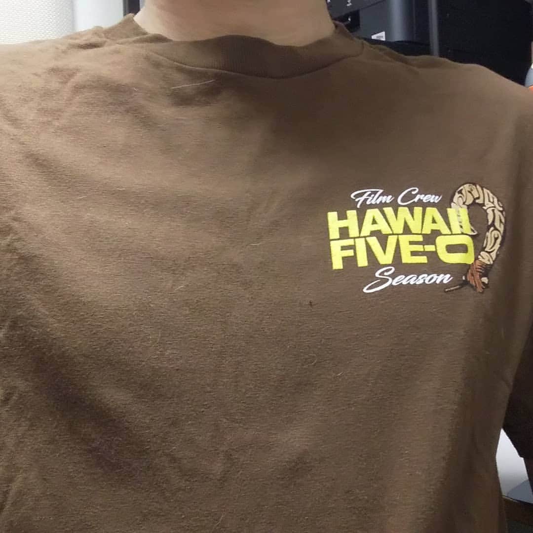 川久保秀一さんのインスタグラム写真 - (川久保秀一Instagram)「今日のTシャツ。 スタッフ限定Tシャツ👍️ もちろんスタッフじゃないけど😅  #hawaiifive0」6月1日 15時22分 - hidekazu_kawakubo