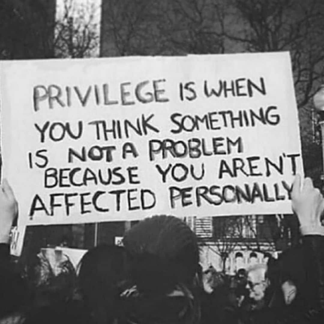 Linda Hallbergさんのインスタグラム写真 - (Linda HallbergInstagram)「I don’t know where to start, as a white privileged person I will never understand. But by doing nothing I’m also a part of the problem! By doing nothing I’m not an ally. I want to use my platform to spread awareness. Because this has to fucking stop!! You can do several things to help: LISTEN to people in marginalized groups! Educate yourselves! Donate! Sign petitions! Take those uncomfortable discussions with your racist relatives or friends! Just do it!  This is NOT just some trend going on on social media or something that is new! This shit is happening EVERY day and has done for a hundreds and hundreds of years for millions of black people. This is not going to disappear after this wave is ”over” 💔  #justiceforfloyd #blacklivesmatter」6月1日 15時44分 - lindahallberg