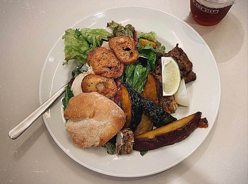 橋本恵里花さんのインスタグラム写真 - (橋本恵里花Instagram)「ここのサラダめっちゃ好き🥗🍴#cityshoppizza #shibuya #cafe #salad」6月1日 15時51分 - erk_hsmt28