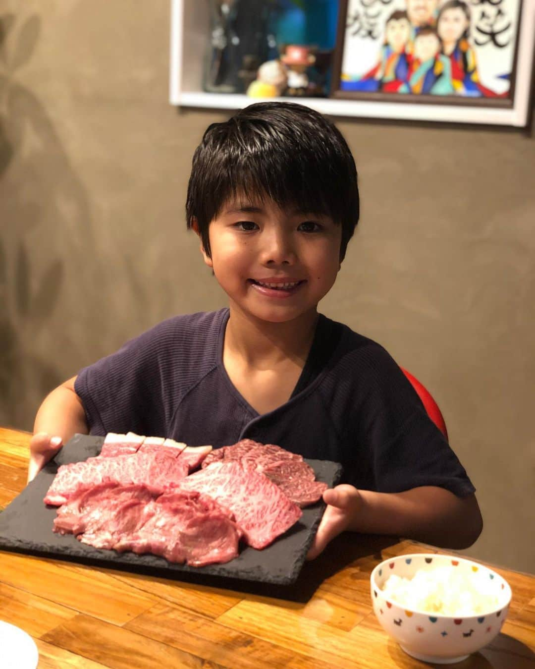 大西宏明さんのインスタグラム写真 - (大西宏明Instagram)「お肉は人を笑顔にします😊  本日より繁華街も営業再開‼️‼️ 少しずつミナミに賑わいを🖐 「笑ぎゅう」でお待ちしてます🤩  #笑ぎゅう #心斎橋グルメ #焼肉屋 #美味しいお肉 #人を笑顔にする #家族の笑顔 #家庭円満の秘訣 #笑ぎゅうのお肉 #店舗 で #ご家庭で #通販アプリBASE #頑張ろう飲食店  #心斎橋グルメ  #繁華街 #今日から #宜しくお願い致します #smile #ほなっ！！」6月1日 16時07分 - ohnishi_hiroaki_0428