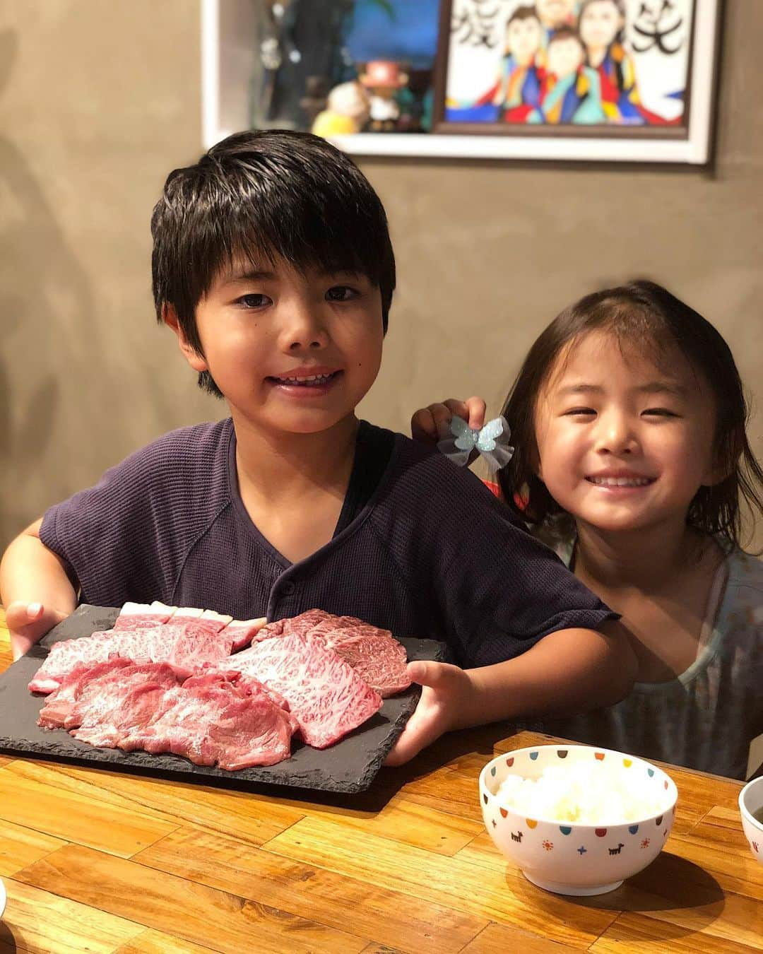 大西宏明さんのインスタグラム写真 - (大西宏明Instagram)「お肉は人を笑顔にします😊  本日より繁華街も営業再開‼️‼️ 少しずつミナミに賑わいを🖐 「笑ぎゅう」でお待ちしてます🤩  #笑ぎゅう #心斎橋グルメ #焼肉屋 #美味しいお肉 #人を笑顔にする #家族の笑顔 #家庭円満の秘訣 #笑ぎゅうのお肉 #店舗 で #ご家庭で #通販アプリBASE #頑張ろう飲食店  #心斎橋グルメ  #繁華街 #今日から #宜しくお願い致します #smile #ほなっ！！」6月1日 16時07分 - ohnishi_hiroaki_0428