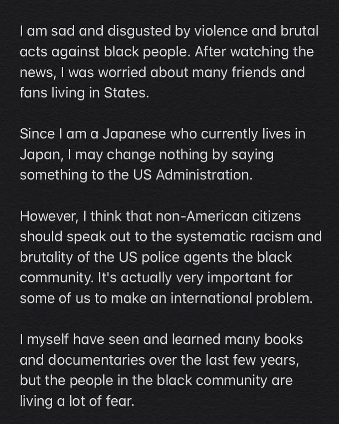 草野絵美のインスタグラム：「black lives matter✊🏽✊🏾✊🏿 日々過激な映像ニュースに圧倒されていますが、まずは知ること、歴史やニュースを学ぶことがたいせつだと感じました。  たとえ、アメリカ国民でなくてもこのシステマティックな人種差別に対して国際的に声を上げることが大事だと感じました。友達のことが心配です。」