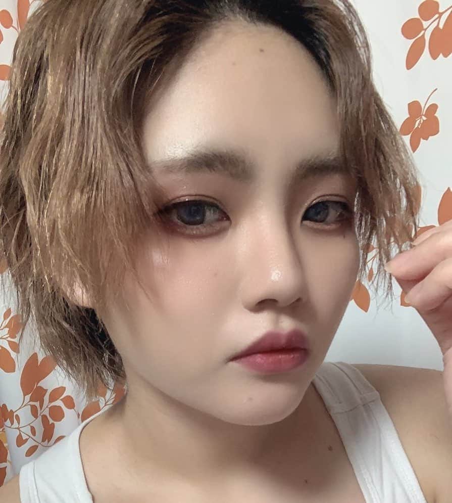 のインスタグラム：「#fiufiu というアプリにある 噂の#地雷メイク というフィルター。 #地雷 といえば、推しカプの逆カプは鬼ほど地雷で見れないくらいしか地雷ないんですけど メイクでも地雷とか使われるんですね。 ヲタク特有の話かと思ってた…  #BL好き #推しカプは世界一」
