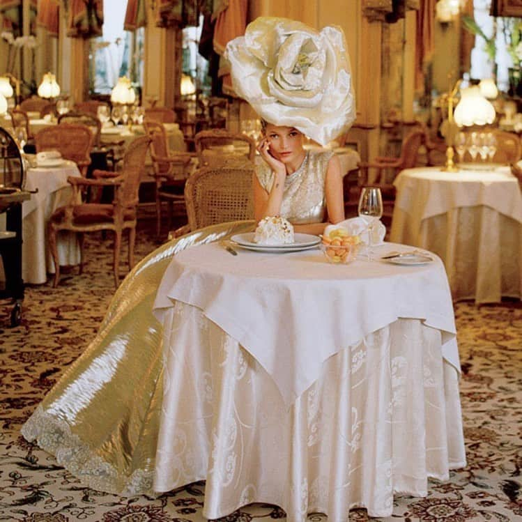 アレクシマビーユさんのインスタグラム写真 - (アレクシマビーユInstagram)「Golden bloom attitude / Kate Moss wearing @alexismabille Haute Couture dress & head piece shot by #timwalker for @vogue styled @grace_coddington location @ritzparis #throwback #americanvogue #vogueus #alexismabille #katemoss #gracecoddington #ritz #golden #goldenhour #goldenage #goldenbloom #goldenattitude #breakfastattheritz #alexismabillehautecouture #cestcaparis #paris #lavieparisienne #comingback #soon」6月1日 16時18分 - alexismabille