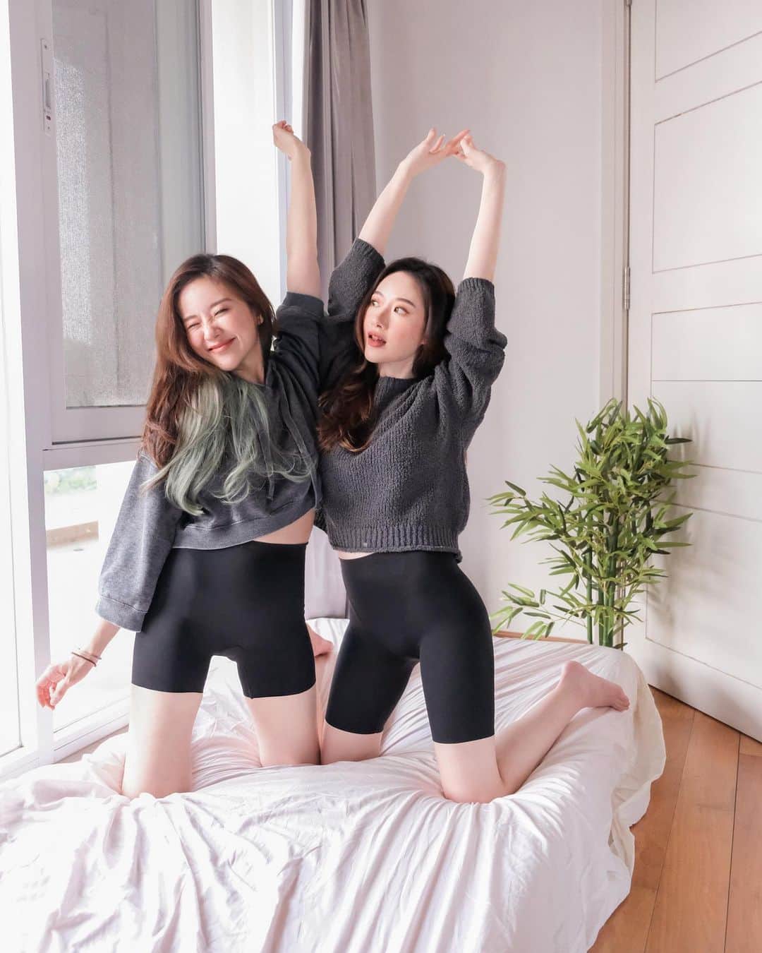 ジェシカ・ヤマダのインスタグラム：「To my baby sister @elleyamada 👯‍♀️ Who sees the best in others, tries to be the best version of herself, and motivates people around her to be the best version of themselves: I love you and I’m so proud of youuu! 😙 . Disclaimer: In real life, we never really speak about our feelings toward each other because that would be pretty awkward @_@ wkwk but sometimes I just have the urge to tell her about mushy things like this and am so glad I can put this in IG even though this would never come up in our real life conversations. 😛 . . Speaking of best version of ourselves, of course it’s not only about looks. But when we choose to look our best, it will certainly elevate our mood! (((and good mood leads to good decisions which eventually leads to a good life, yes? 😉))) . Here we are wearing @enduobrands shapewears, designed to help us look and feel our best, yet comfortable enough to wear daily, and even when we’re working out! 💪 . Not to mention the brand is owned by a strong woman 🤗 (see @enduobrands’ story highlight ‘The Unseen’), and is proudly made in Indonesia. 🥰🇮🇩 . #jesswears #elleandjess #wearenduo #supportbisnislokal #bodypositivity #selfgrowth #proudtobeawoman」