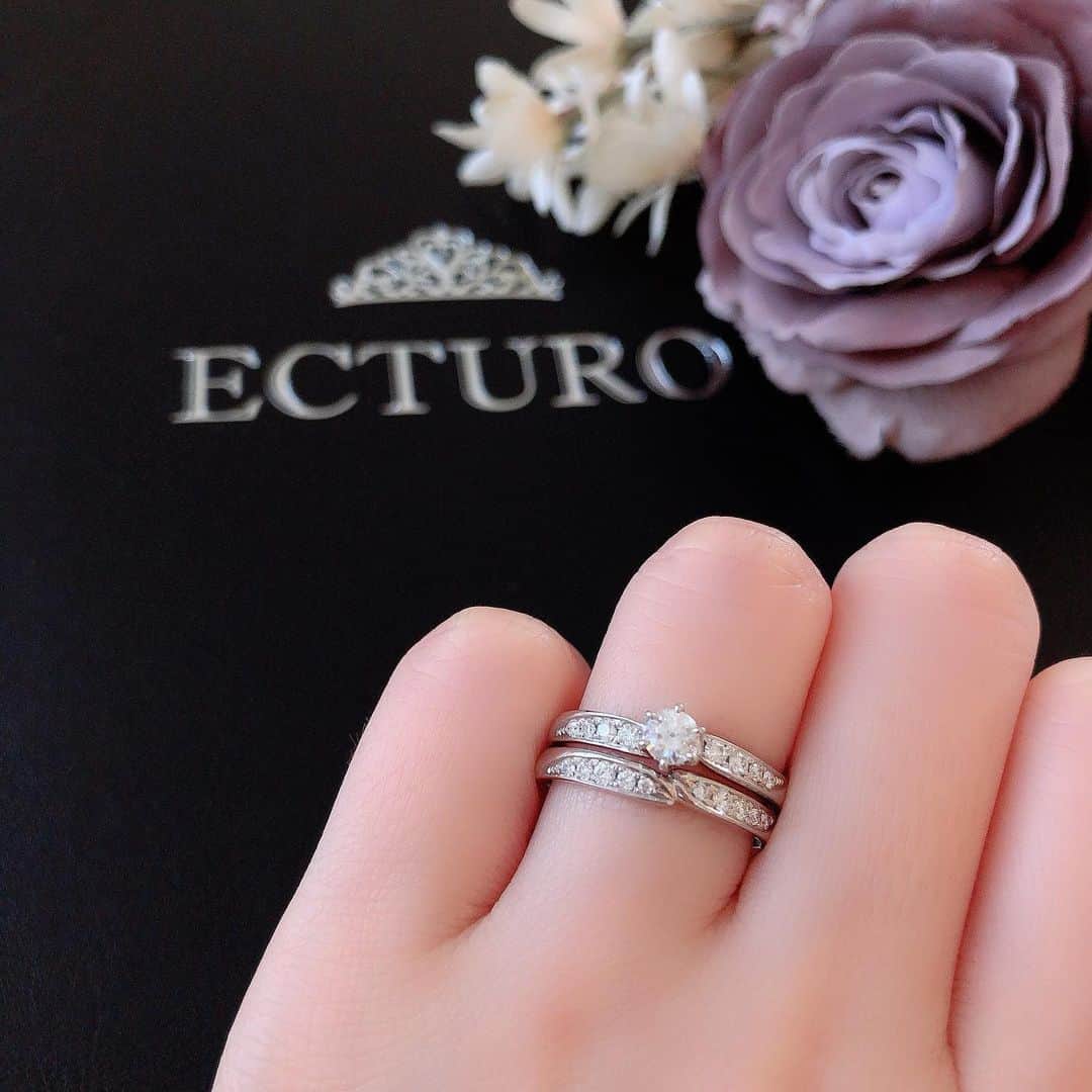 Muqbel ムクベルさんのインスタグラム写真 - (Muqbel ムクベルInstagram)「. 【ECTURO】 リング名💎BEAURO2°  【美しい未来】 エクトゥーロが描くシャープなラインが 日常に華を添える 洗練された普遍的な輝きを届ける ビューロコレクション . Open☞  11:00〜20:00 Close☞  水曜日定休 TEL☎︎ 098-982-7018 *************************************************** #muqbel#bridal#沖縄プロポーズ#沖縄結婚指輪 #沖縄#北谷#ムクベル#ムクベル北谷#ミンサー #沖縄ジュエリーショップ#ミンサーリング#okinawa #プロポーズダイヤモンド#ミンサー織り#ミンサー柄 #ブライダル#ウェディング#サプライズ#プロポーズ #結婚式#指輪#婚約指輪 #結婚指輪#プロポーズリング #美浜#アメリカンビレッジ#ミンサー指輪#ECTURO#エクトゥーロ ***************************************************」6月1日 16時52分 - muqbel_bridal