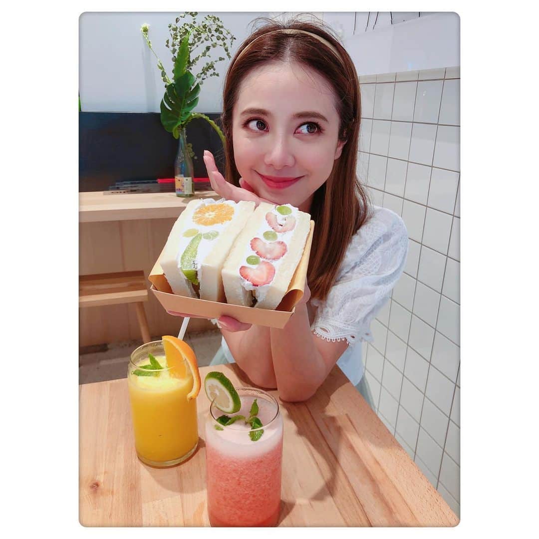 Miaのインスタグラム：「花兒花兒幾時開？🌹 跟半年不見的茉莉花約來賞花🥳 #水果三明治 #水果花 #出城的行程好趕好忙 @fruit_club1」