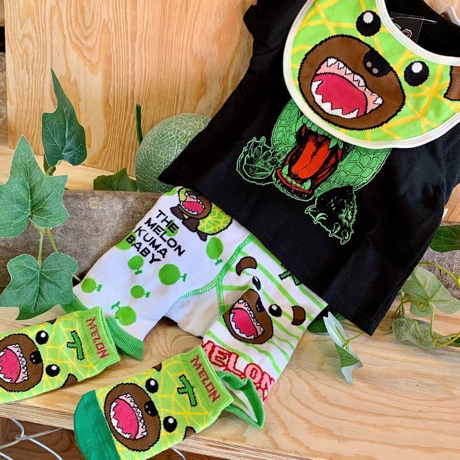 メロン熊【公式】のインスタグラム：「ニコニコキャンペーン、始めました  特別セット価格2525円！！ #メロン熊  #ニコニコキャンペーン #ベビー #愛してるよ #フル装備 #全身」