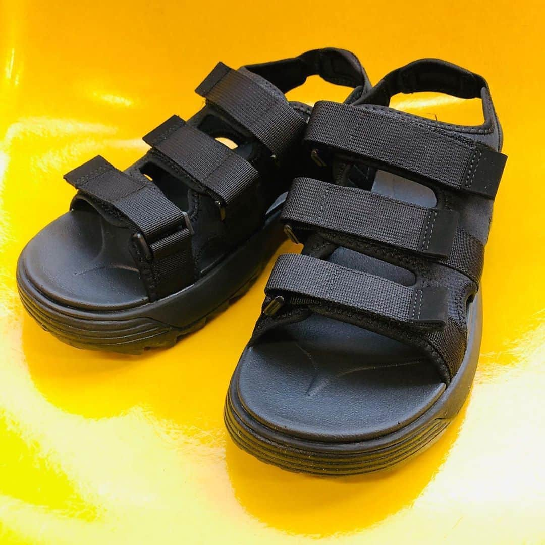 MEI(メイ) のインスタグラム：「MEI 2020 SPRING/SUMMER SANDAL collection MEI-SDM-200003(MEN’S) MEI-SDL-200003(LADY’S) RECYCLE TAPE SANDAL ￥4,500+tax カラー展開：BEIGE, BLACK, (MEN’SのみNAVYも) サイズ展開：S, M, L  #mei #meibag #mei_bag #meisandal #メイ #メイバッグ #メイサンダル #sportssandal #スポーツサンダル #recyclednylon #リサイクルナイロン #outdoor #アウトドア #camp #キャンプ」