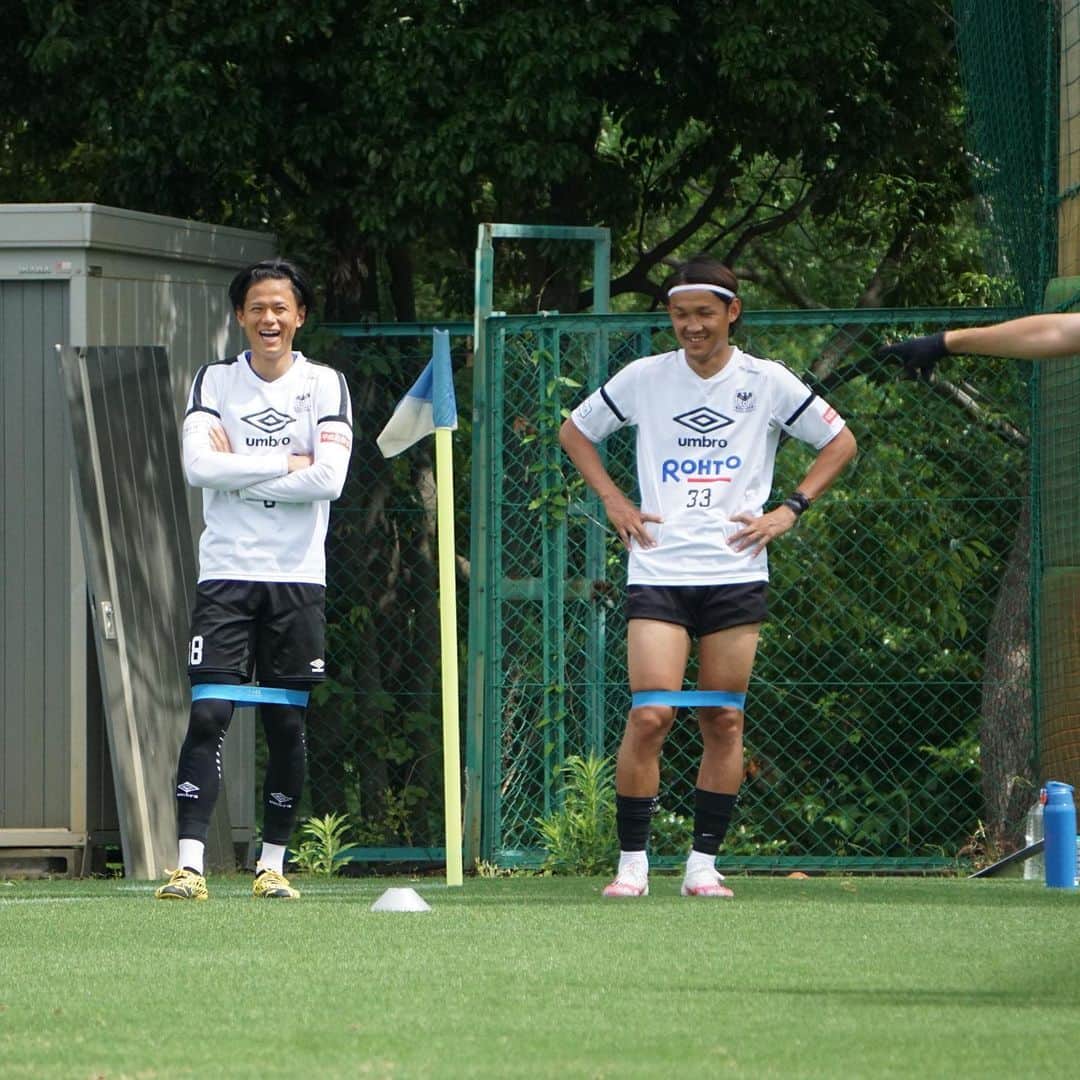 宇佐美貴史さんのインスタグラム写真 - (宇佐美貴史Instagram)「全体トレーニング再開！ 全部の写真横に @kosuke_onose8 が おる。笑 サッカーのある日常に感謝と楽しむ気持ちを持って頑張ります！！ #gambaosaka」6月1日 17時12分 - takashi_usami39