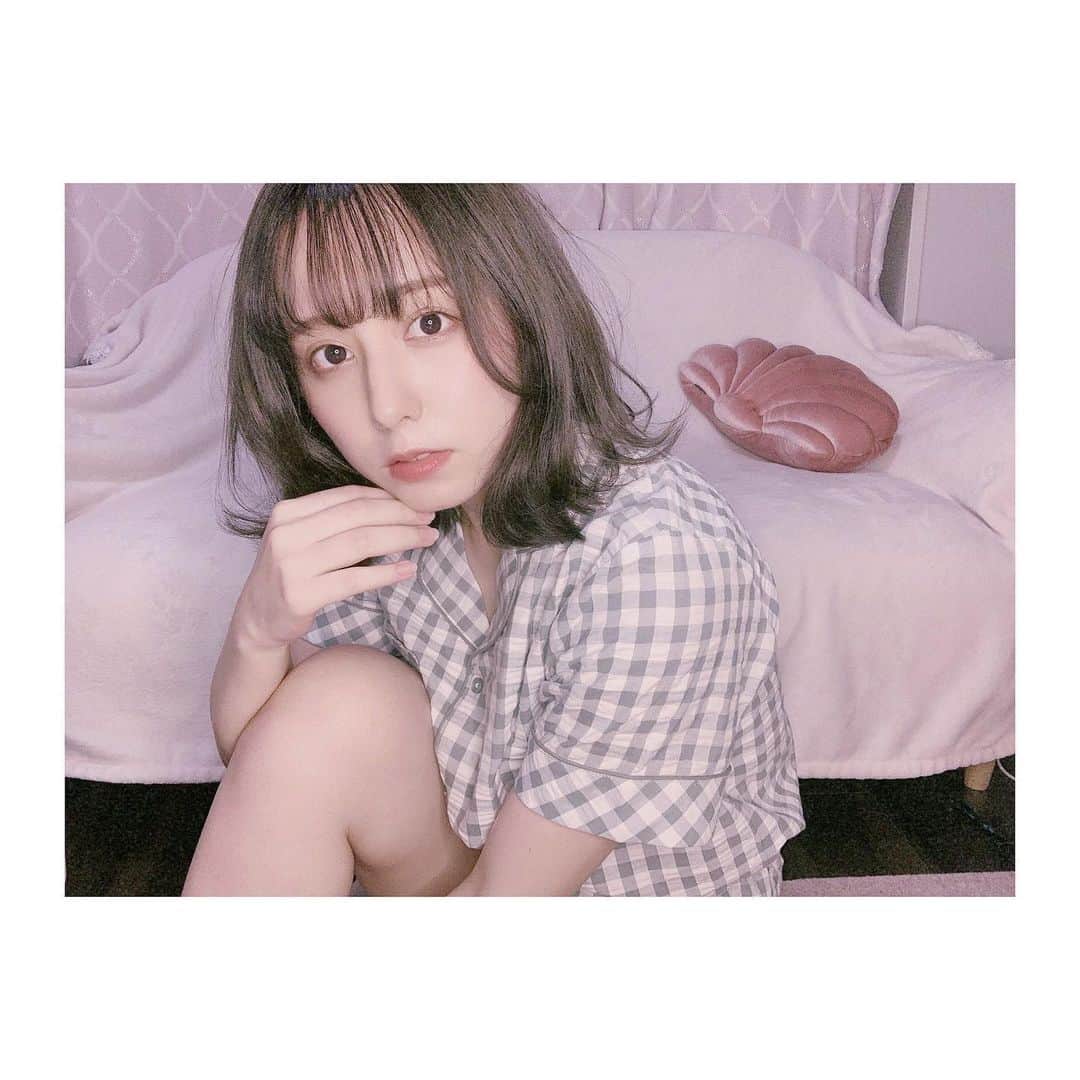 前田美里のインスタグラム：「6月もよろしくお願いします。🤍 .  #おうち時間 #stayhome #ノスタルジック #パジャマ #GU #guパジャマ #女子力 #自撮り #今日の服 #film #film_jp #photo #selfie #ファインダー越しの私の世界 #写真好きな人と繋がりたい #ヲタク #乃木坂46 #欅坂46 #日向坂46 #japanesegirl #follow #followme」