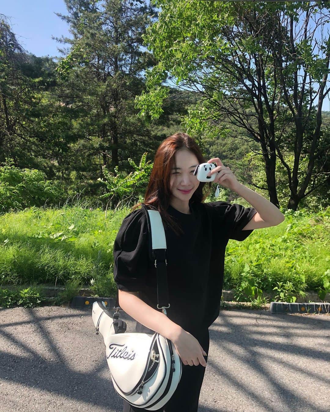 イユエリンのインスタグラム：「🔸엠마그레이 이벤트🔸 엠마그레이 감사 이벤트 하려구요! 15만원상 구매시  에어팟,에어팟프로 실리콘 케이스를  랜덤으로 드려요!  처음하는 이벤트인데 많은 참여 부탁해요🤭😉🌸🌷🤛🏻@emma.gray_official」