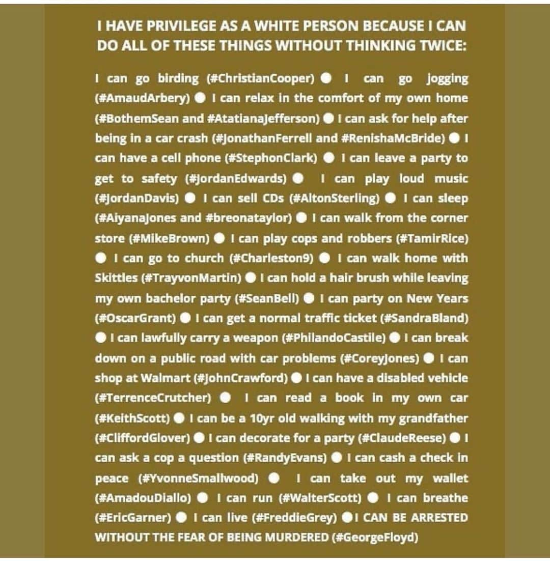 キアラ・フェラーニさんのインスタグラム写真 - (キアラ・フェラーニInstagram)「Now and forever I stand in solidarity with black people in their long fight against racism and white supremacy, and for peace and acceptance. I know I am privileged and I will always use this privilege to help fight differences and make this world a better place. I’ll try to educate myself even more and help as much as I can. I put a lot of links in my stories to sign useful petitions that can really make a change and linked some of my favorite activists to help us guide us in these tough times 🙏🏻」6月1日 17時41分 - chiaraferragni