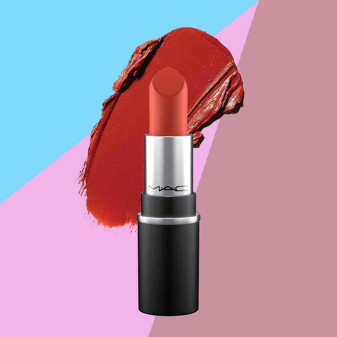 M∙A∙C Cosmetics Japanのインスタグラム：「【明日スタート】公式オンラインショップ限定！  ㅤ 公式オンラインショップにて、お好きなM･A･C製品を税込8,250円ご購入の方へ、ミニサイズのリップスティック(1.8g) の人気カラー「チリ」をプレゼント致します✨  ㅤ レンガレッドのトレンドカラーを取り入れて、メイクを楽しんで💄💕カラーは2枚目をチェック👉  ㅤ キャンペーン期間：2020年6月2日(火)午前10時頃～なくなり次第終了 *システムの影響により、多少時間が前後する場合がございます。  ㅤ  ㅤ * プレゼントはお1人様1会計につき1回までとさせて頂きます。 * M·A·C 公式オンラインショップにおいて、プレゼントがショッピングカートに表示されますのでご確認ください。ショッピングカートに表示されない場合は、在庫切れとなります。 * プレゼントが在庫切れになった場合、在庫切れのプレゼントはお渡し出来ませんのでご了承ください。 * プレゼントはイメージです。実物と異なる場合がございます。 ㅤ 【公式オンラインショップ限定特典】 ☑︎初回ご購入のお客様へ10% OFFクーポンをプレゼント（クーポンコードwelcome）  ㅤ #MACCosmeticsJapan#MACCosmetics#MAC#マック#MACコスメ#MACリップ#メイク好き#デパコス#春メイク#血色感#血色メイク#抜け感メイク#抜け感#コスメ記録#コスメマニア#リップ好き#マックコスメ#限定コスメ#ヘルシーメイク#夏メイク#テラコッタメイク#チリ#赤リップ#マットリップ#ブラウンリップ#ブラウンメイク」