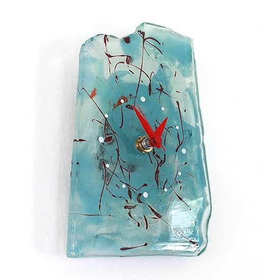 comb de shioさんのインスタグラム写真 - (comb de shioInstagram)「可愛い、小さな湖を、お部屋に✨  時計から、アートのある生活、はじめませんか？  glass art clock by Isako TODA﻿ ﻿ #アートのある暮らし ﻿ ------------------------﻿ 【作品リスト】﻿ ﻿ ■ ﻿ ガラスアート時計・「小さな湖」  オンラインショップ掲載中です。﻿ 画像のタグ🏷からリンクしてます﻿ ﻿ ﻿ #combdeshio﻿ #コムデシオガラス ﻿ #コムデシオ ﻿ #ガラス作家杜多一菜子﻿ #インテリアアートパネル﻿ #インテリア好きな人と繋がりたい﻿ #インテリアデザイン﻿ #おしゃれインテリア #インテリアアート #壁掛けインテリア #おしゃれな部屋  #抽象画アート #寝室インテリア  #壁掛け時計 #ガラス時計 #新築祝いのプレゼント #結婚祝いのプレゼント  #おうち時間を楽しむアイテム ﻿ #artist  #interiorart #interiorartwork #artclock #glassclock #japanesecraft #clock」6月1日 17時47分 - comb_de_shio